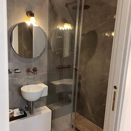 Oda ve Kahvaltı B&bari, Via Crollalanza - Le Di Aurelia